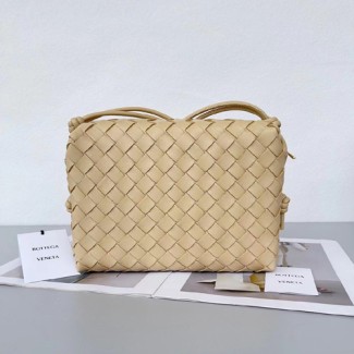 보테가 스몰 루프 카메라 백 V6600-7