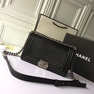 샤넬 신상 보이 플랩백 A67086 램스킨 블랙 은장