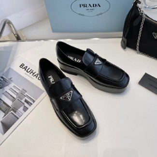 프라다 여성용 로퍼 F0830